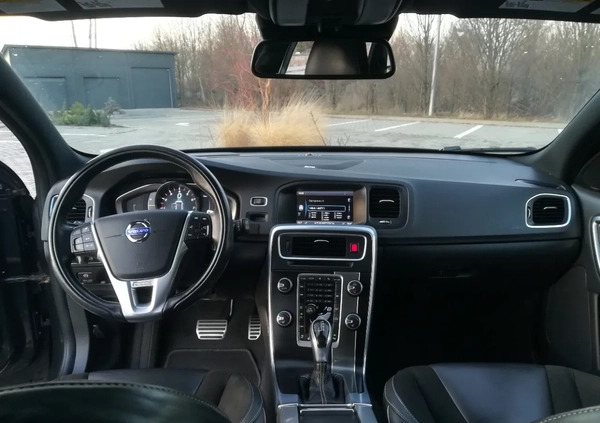 Volvo V60 cena 78900 przebieg: 117300, rok produkcji 2015 z Warszawa małe 529